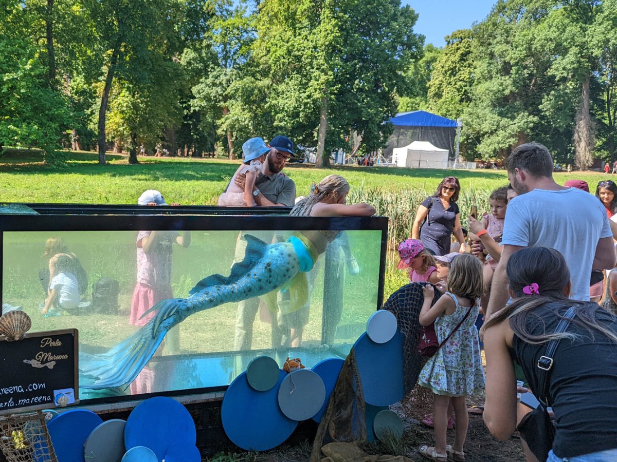 perlamareena's tweet photo. 🇸🇰 Som vďačná za každý deň, ktorý môžem stráviť rozdávaním radosti okolo mňa. 💙

🌎 Grateful for everyday spent spreading happines around me. 💙

#mermaid #morskapanna #morskavila #siren #mermaidtail #predeti #kamsdetmi #grateful https://t.co/wmpvKWrpB8
