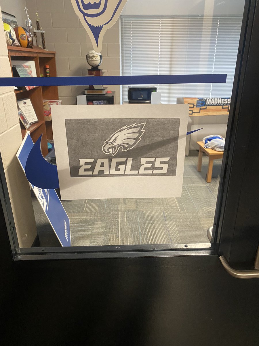 iCoachJarvis's tweet photo. My students are real disrespectful this morning 🤣🤣🤣 I know exactly who did it too and I know who won’t be cheering on the sidelines Friday night 🤣🤣🤣 I’m kidding. Ion like her right now though. 🙄🤨#itsallinfun #butimserious https://t.co/QSJVjDBVFU