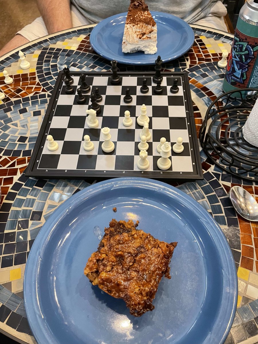 ChessMadeFun's tweet photo. A game of chess and dessert?๐ฐ We're in!
.
.
.
#ChessMadeFun #chess #chessplayer #chesscoach #chessgame #virtualchess #chesspuzzles #learnchess #playchess #onlinechess #chessclub https://t.co/j4mr1BoZui