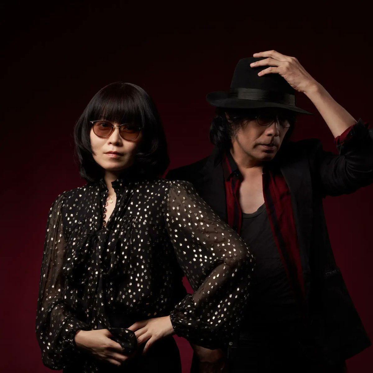 hamada10737253's tweet photo. LOVE PSYCHEDELICO × BJ CLASSIC COLLECTIONの眼鏡がローンチ。
彼らに出会った２１年前『この作品が売れる世の中なら、僕もこままで大丈夫』と勇気付けられた事を思い出す。
ただひたすらに自分たちの信じる作品を真摯につくりつづけた彼らと僕たちが、融合して形になった作品たち。 https://t.co/eA8696N4Ff