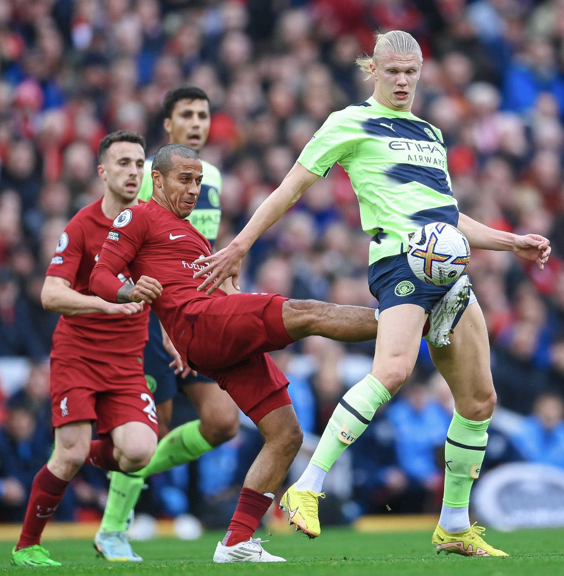 voshans's tweet photo. Sportfotografie ís kunst…
(Foto Getty) #LFCMCI #LFCMCFC
#Alcantara #Haaland #Håland #EPL https://t.co/LMU9ajnlLb