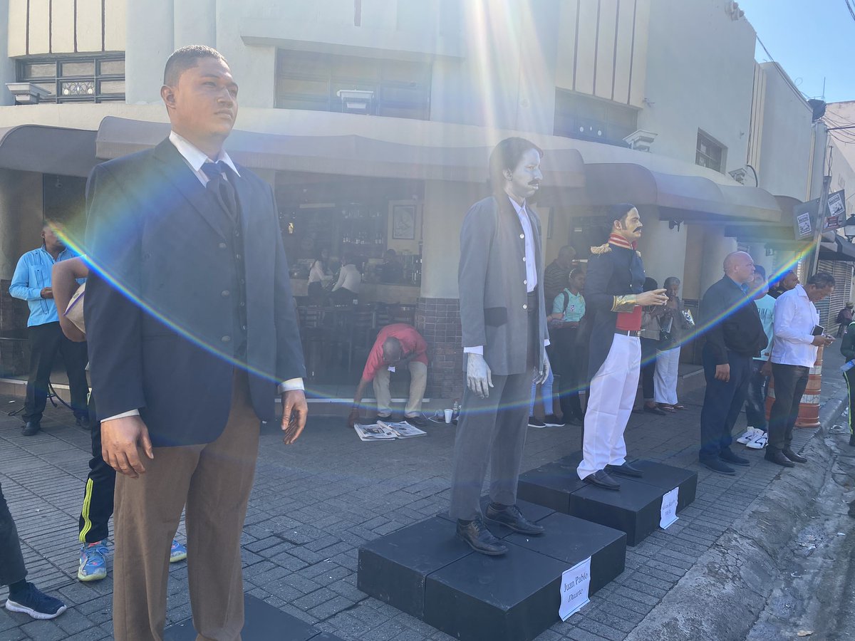 UniversidadUASD's tweet photo. Sé parte de esta hermosa actividad cultural con el HT #UASDenLaCalle, y si estas en la Zona Colonial, acércate estamos en la Puerta del Conde.

¡Tómate un selfie, comparte y síguenos en nuestras redes sociales! https://t.co/5hwWpqsscx