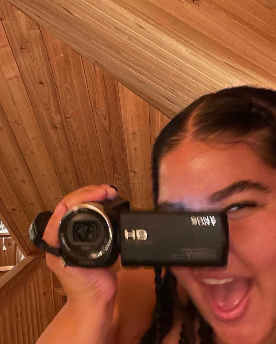 PrisDC11's tweet photo. video gurl https://t.co/eLdJlkDudQ