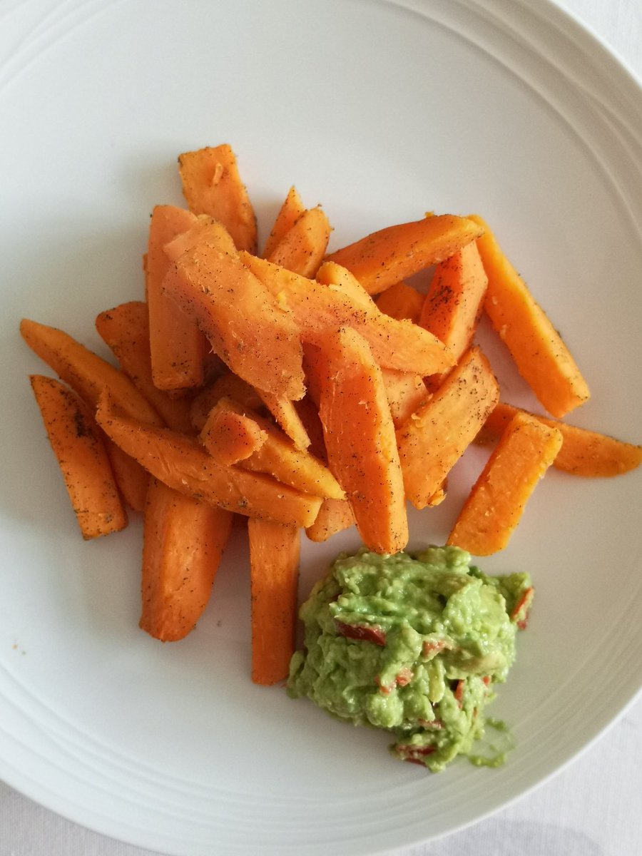 nutrisnapper's tweet photo. Nutrisnappers we bring you this superfast &amp; Healthy recipe ♥️. It's our Sweet Potato 🍠 &amp; Avocado 🥑 lunchtime feast. Fit food 4 your body💪. #FoodbankPhil #nutrisnapper #lunch #instagram #followme #meatfreemeals #lovefood #vegetarian #vegan #jamieoliver #joelskitchen #freshfood https://t.co/k8x5nX6YQh