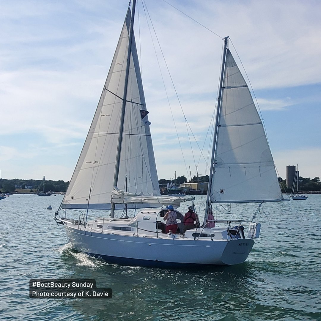 usharbors's tweet photo. This week's #BoatBeauty was sent to us by K. Davie: "Sionna" a 1962 Triangle 32, strutting her stuff in #Rockland Harbor, #Maine. https://t.co/rC3GiRmOwv