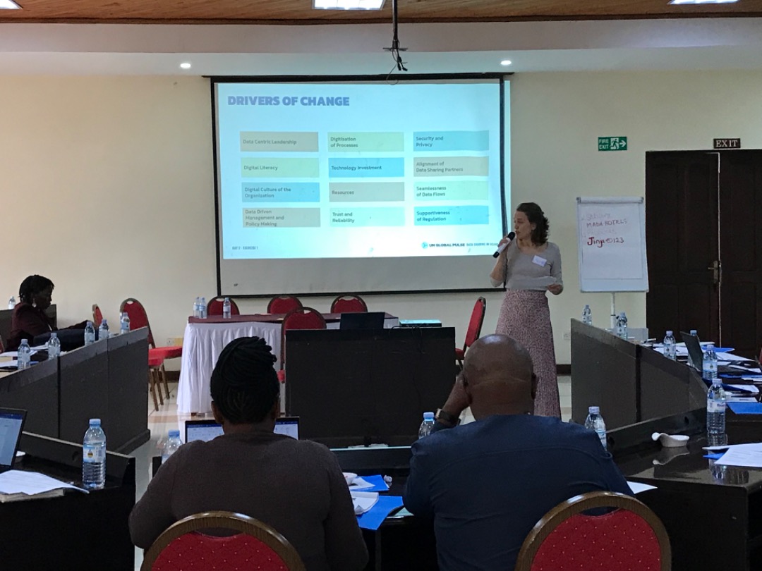 <a href="/Minke_M/">Minke Meijnders</a> <a href="/UNGlobalPulse/">UN Global Pulse</a> wrapping up day 1 sessions with drivers of change at the #Workshop on the Future of #datasharing and #datareuse in #Uganda.