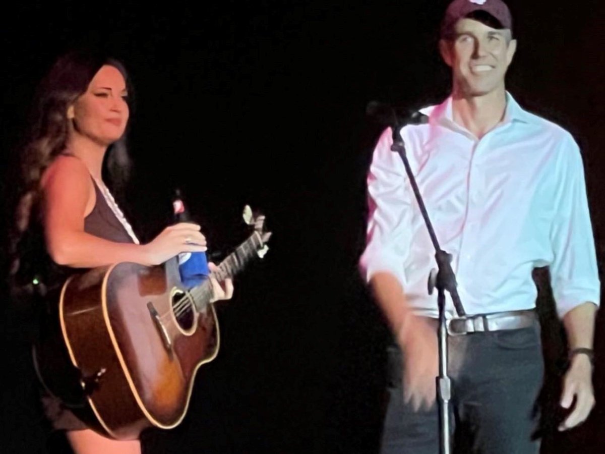 chron's tweet photo. That's when O'Rourke briefly showed up on stage to deliver a bottle of beer, saying nothing at all. 

WATCH HERE: https://t.co/riTt32vqdl https://t.co/O7yQizvEmk