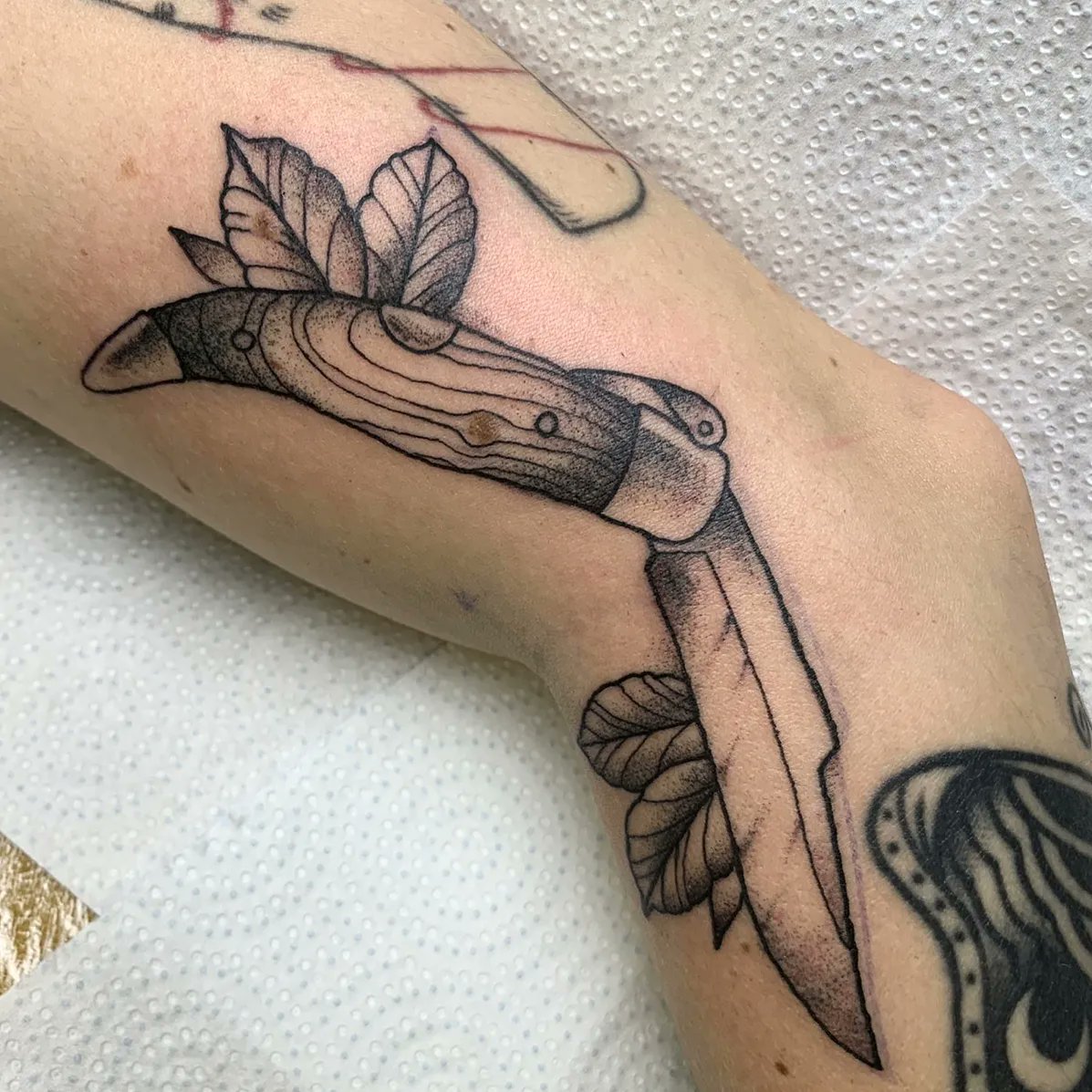 noteperd0no's tweet photo. hace dos meses que dejé mi anterior curro para centrarme únicamente en tatuar y estoy: muy contento con ello https://t.co/x8BCT5bH5l