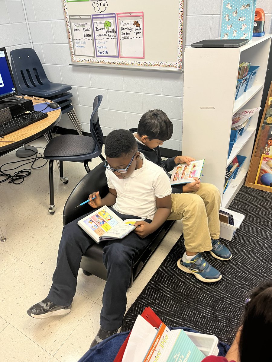 LiveLoveLoff's tweet photo. Thank you so much, @FOWPTO, for our new favorite books! https://t.co/zf49PyQwnw