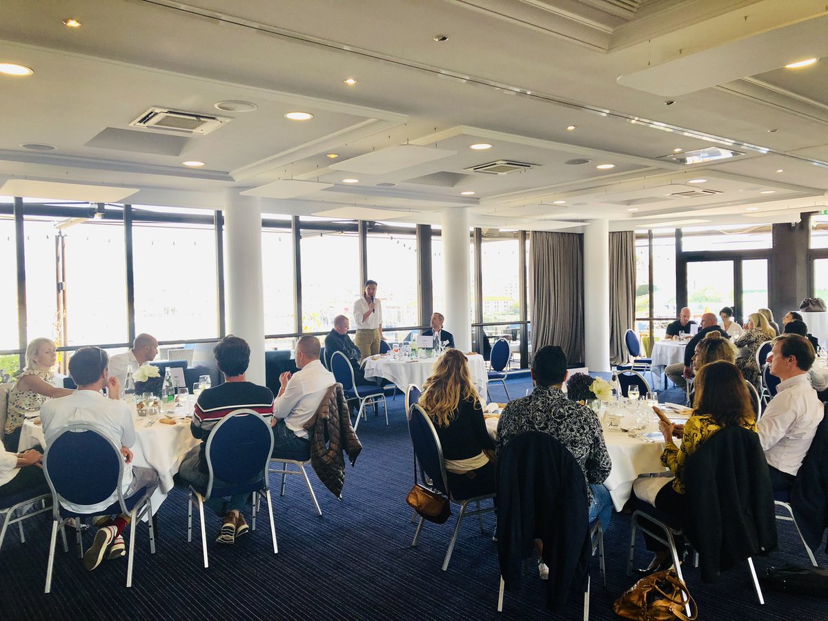 lacaradec's tweet photo. 🔉Invitée ce midi par Activ Business Club pour discuter des projets structurants sur @Euromed_MRS &amp; @AMPMetropole 

🤝🏻Échanges intéressants et constructifs autour des chefs d’entreprise 
👏🏻 Merci à Laurent Gazengel https://t.co/gQtySA5lo0