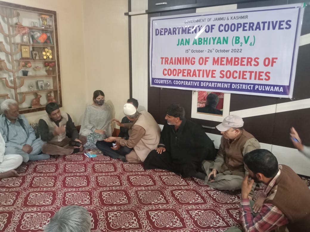 drpul4's tweet photo. Reaching to the grassroots and imparting training to members of Cooperative Societies
@MudgalYasha @shafqatiqbal_ @adnannazir492 https://t.co/WS5wDp7BBA