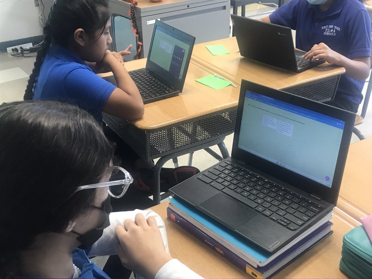 JoseJimenezWNY's tweet photo. Students in Miss Saavedra’s 5th grade are responding to a prompt on Padlet.  @WestNYSchools @WNYPS4 https://t.co/FszDOTNOAa