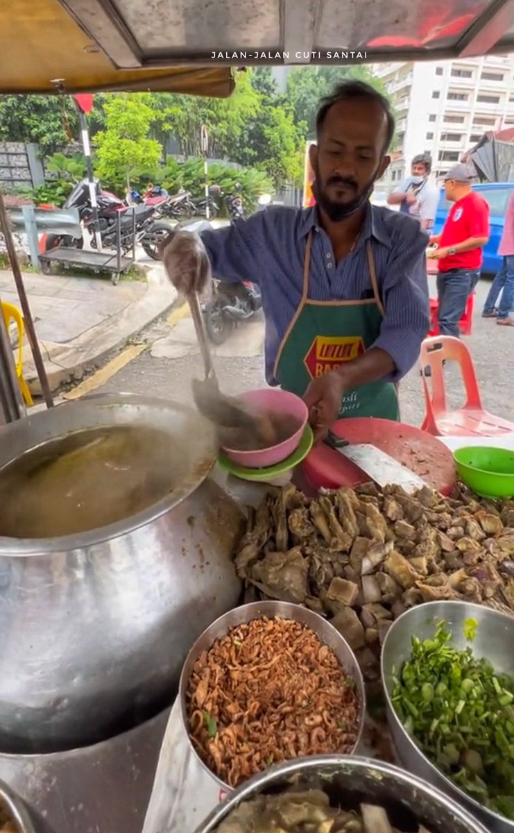 MalaysianFoods's tweet photo. Tempat Makan Sup paling lejen dekat Kuala Lumpur!

Bukan orang KL lah kalau belum pernah merasai Sup Haji abu yang teletak di Chowkit! Gerai Sup Haji Abu ni berniaga lebih 50 tahun tau. Memang legend .

Open sampai 2 Pagi tau setiap hari😍

Sup Haji Abu ( Jalan Doraisamy) https://t.co/yUEyw6CSx2