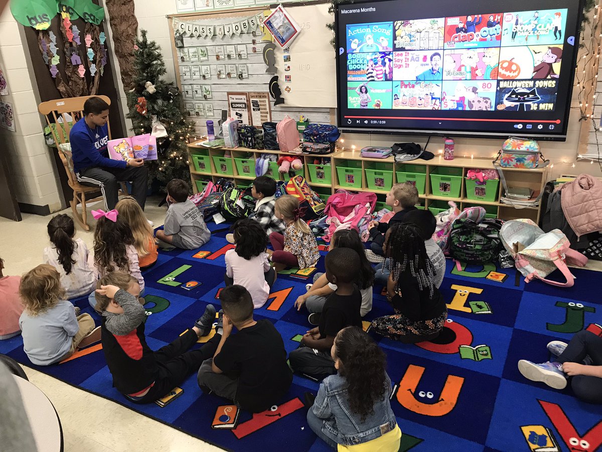 UWG_WBB's tweet photo. HUGE thank you to Carrollton Elementary School @trojansCCS for giving our players the opportunity to come and read to the students!
We loved them!๐ฅฐ
#GoWestGoWolves ๐บ https://t.co/J43nMjuaBJ