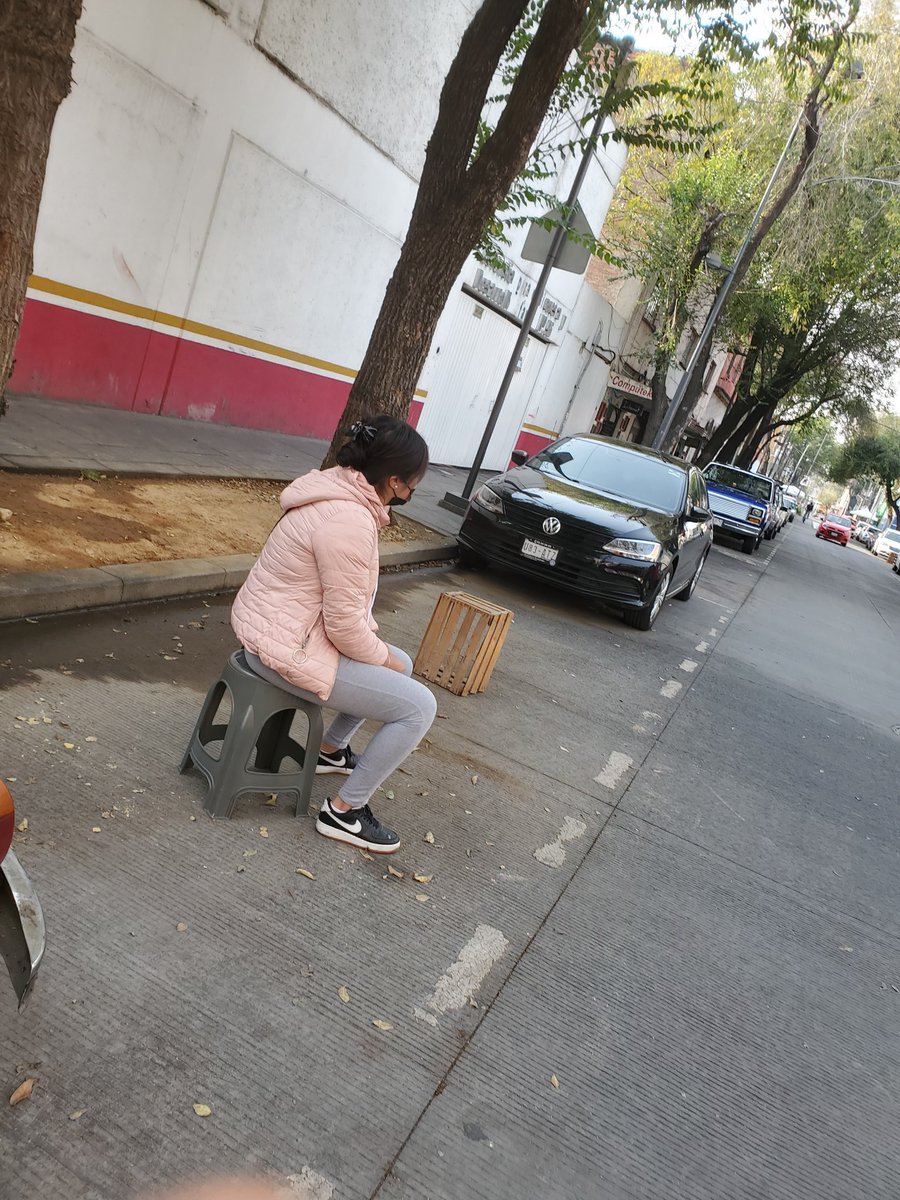 oscar_saav's tweet photo. No me deja estacionar  vivo aquí en zarco entre violeta y mina que lo esta apartando @OVIALCDMX @UCS_GCDMX @LaGuerreroDF https://t.co/TQ22gDAjbz