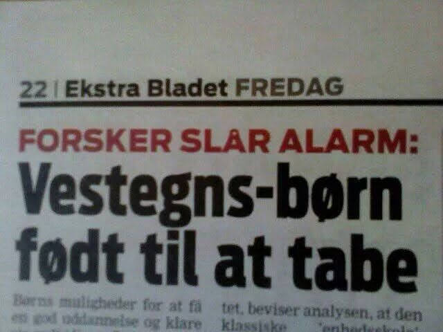 LeoPlastique's tweet photo. @MonkeyDmelo @kristianhz Melo, maler af sko og fan af vold!
"Nogle mennesker bli´r aldrig klogere" 
-skrev du om en fredelig demo.
Men for helligere dette hjernedøde lort. 
Dks voldeligste og mest hjernedøde "fans".
Tonedøvt og direkte dumt  👉🟨🤡🟦👈

#biffck #fcklive #anti1964 #fuckalpha https://t.co/AmPMRzoif5