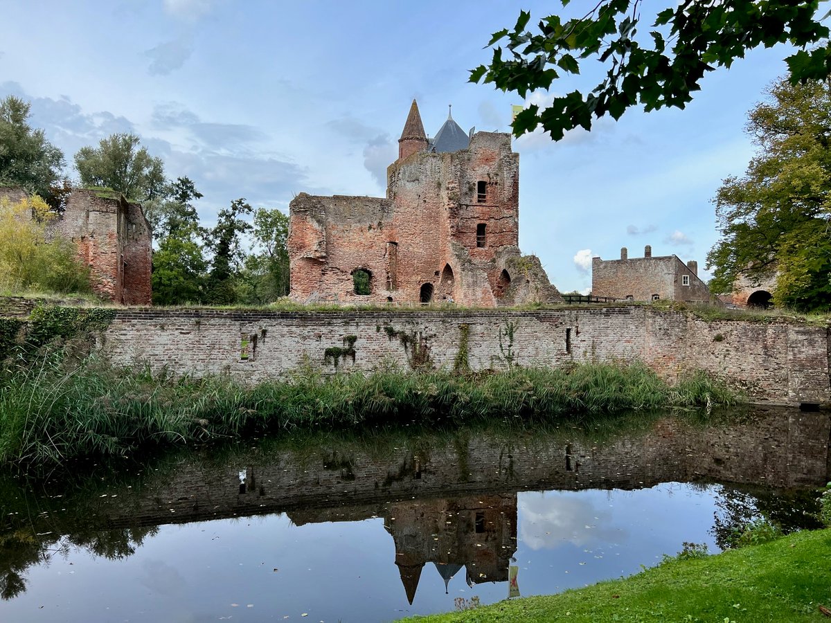 D66 stelt vragen over kasteelbiotoop Brederode via <a href="/D66/">D66</a> #d66 noordholland.d66.nl/2022/10/17/d66…