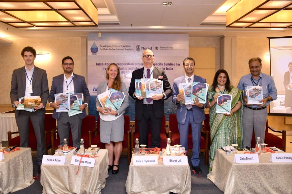 (1/5)Sh.Bharat Lal DG addressed the ‘INOPOL Dissemination Summit’ org. by TERI on Indo-Norwegian Marine Initiative. Along with Amb'r of Norway HE Mr.Hans Jacob Frydenlund, he released Waste Mngmt Strategy Report for Gujarat & Persistent Organic Pollutants’ Action Plan for Gujarat