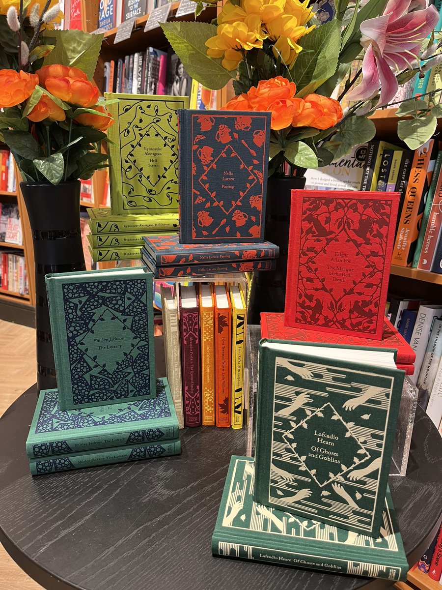 ChesterWstones's tweet photo. The holidays are creeping up ready or not!

These #penguin #littleclothboundclassics are a little touch of luxury that make the perfect stocking filler or pickup gift for the book addict you know and love. 

#clothboundclassics #classics #shortstories #waterstones https://t.co/Yda3Q8MmVp