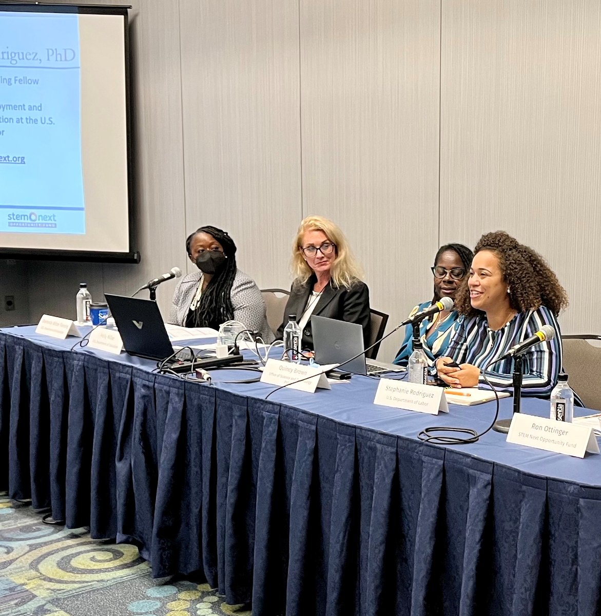 Have you met #EinsteinFellows alumni <a href="/hmillerRSI/">Dr. Holly Miller</a>? She's currently serving as a <a href="/STEMNext/">STEM Next</a> fellow at <a href="/usedgov/">U.S. Department of Education</a>. These fellows were presenting at the 50 State Afterschool Network providing federal opportunities, new data sets and best practices. statewideafterschoolnetworks.net