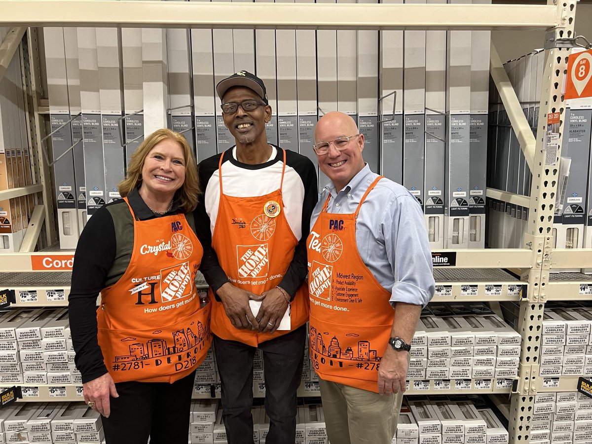 crystal_hanlon's tweet photo. More with Team #2781, celebrating our Amazing people!  So appreciate you all❤️ https://t.co/1iU5yTX2yA