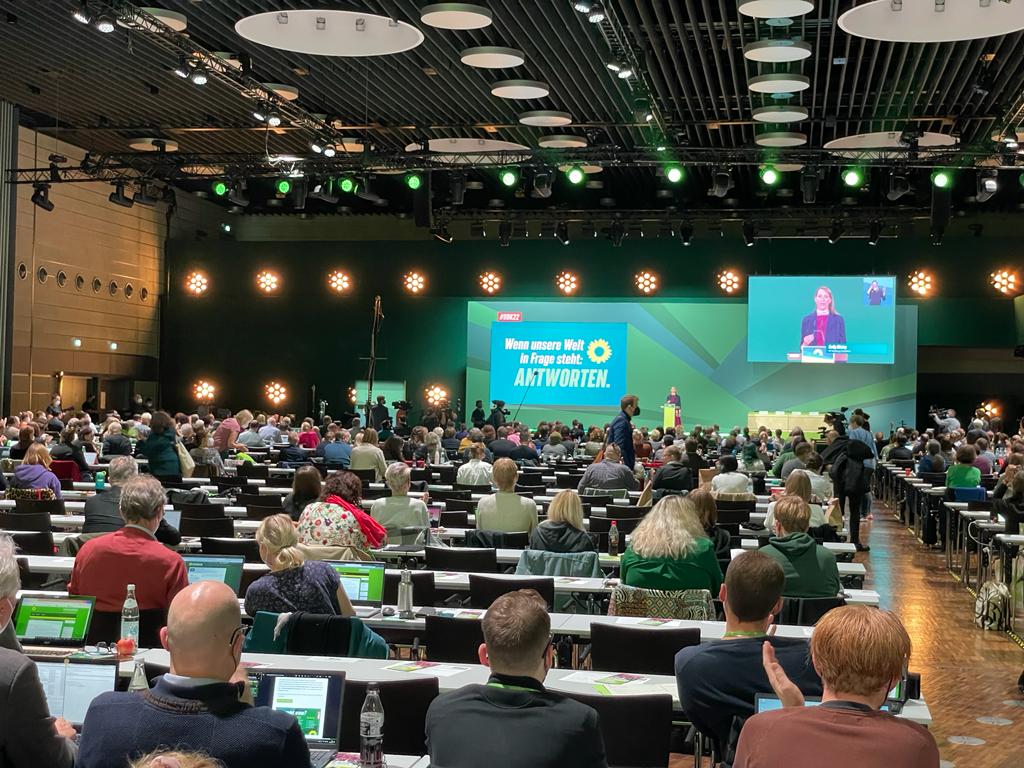 Auf der #BDK22 war der BGL &amp; hat für mehr Grün in der Stadt geworben. Fokusthema mit Robert Habeck: #Förderung von #Solargründächern.

 #grünebranche #urbanesgrün #gartenbau #landschaftsbau #galabau #landschaftsgärtner #stadtgrün #klimafit <a href="/Die_Gruenen/">BÜNDNIS 90/DIE GRÜNEN</a>