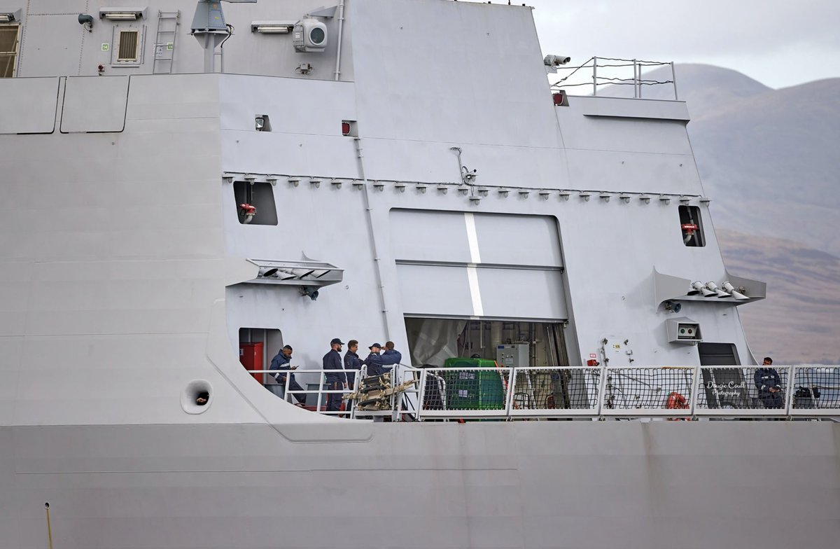 1/2 - Departures yesterday.

#riverclyde #hnmlstromp #navy #dutch #netherlands   #shipsinpics #norwegian #HNoMS #RoaldAmundsen