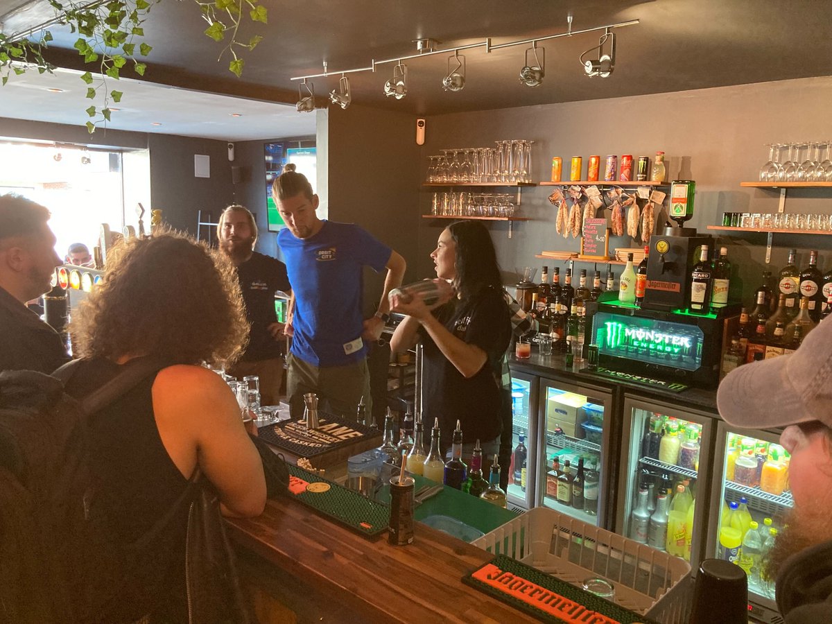 Le 15 octobre 2022 fut une journée spéciale pour la ville d'Amiens qui ouvre les portes de son bar WarpZone ! 

Nous avons hâte de vous y retrouver ! 😉