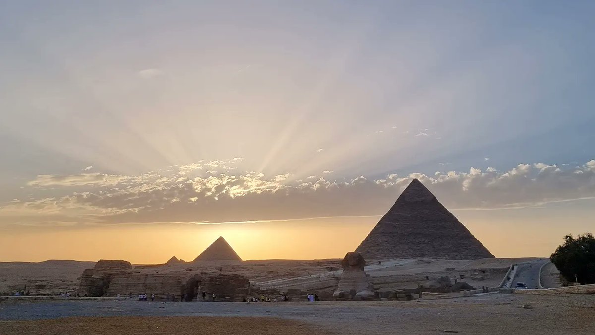 DennisBunnik's tweet photo. Perfect end to a magical day in Egypt. @BunnikTours #Egypt #travelisback #smallgrouptouring https://t.co/wUJUfyTjrO