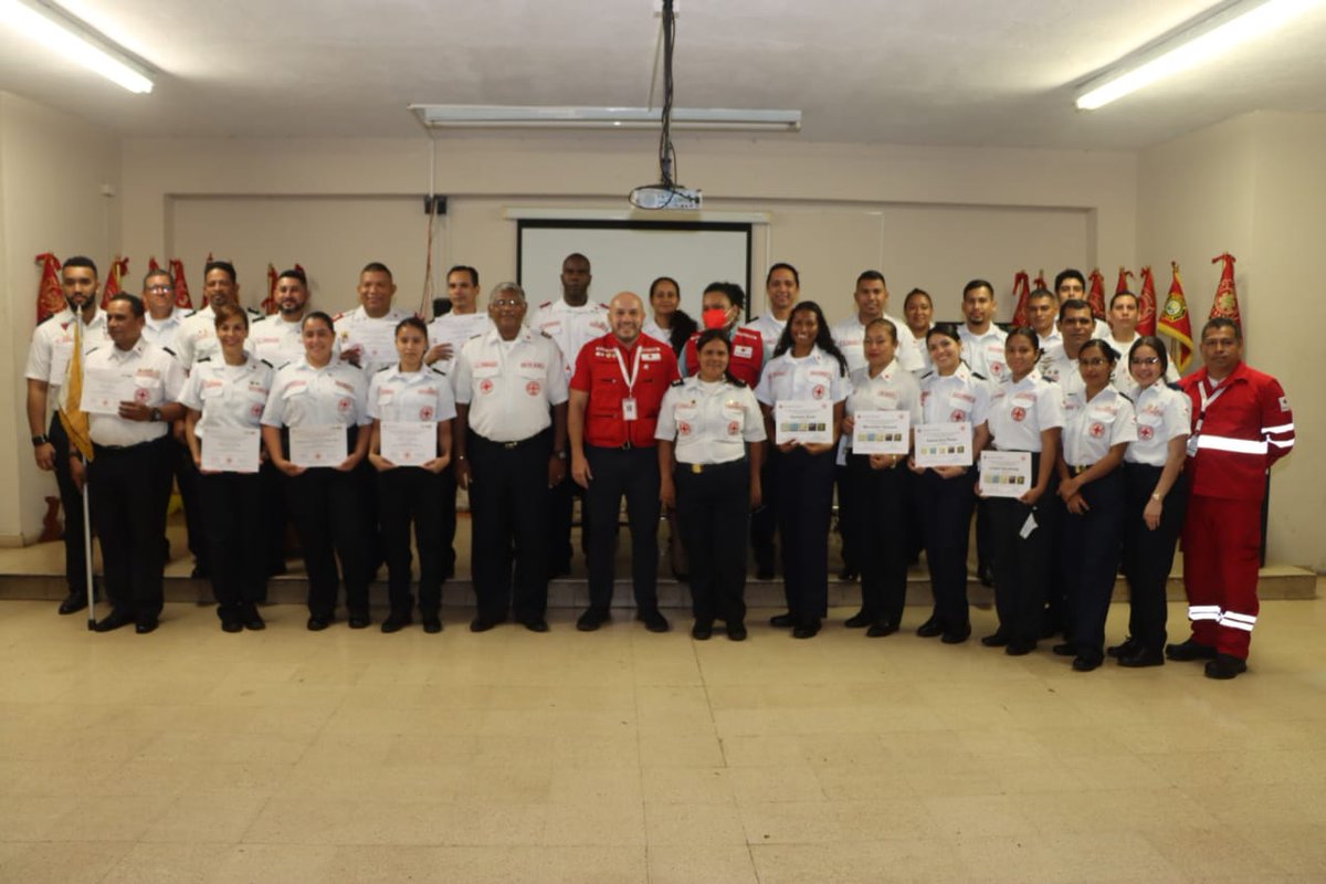 #Región3 | Nuestras felicitaciones y reconocimiento a los nuevos Socorristas y Brigada de Rescate.

A cualquier hora y en cualquier lugar

#CuerpodeSocorristas #CruzRojaPanameña