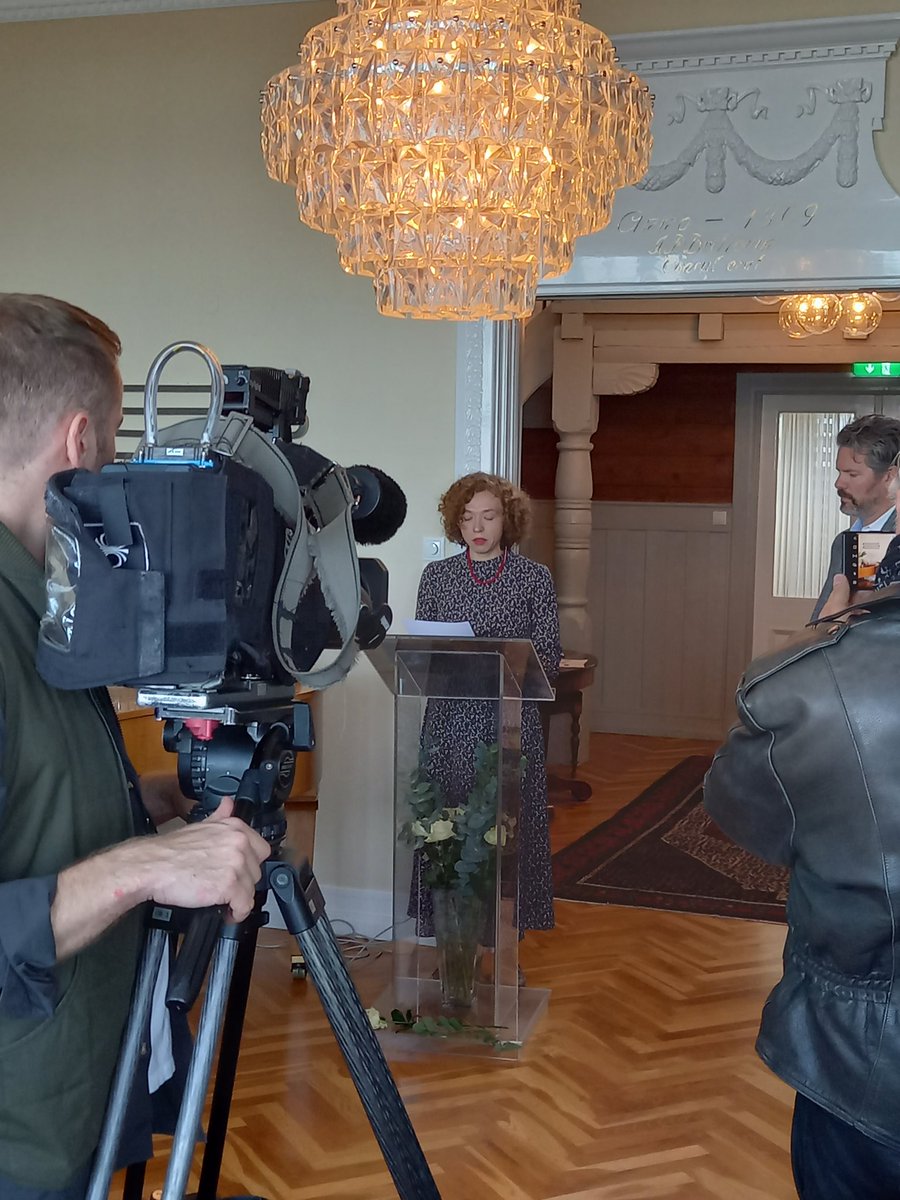 Natasha Stolyarova hlýtur Bókmenntaverðlaun Tómasar Guðmundssonar fyrir bókina Máltaka á stríðstímum <a href="/unautgafuhus/">Una útgafuhús</a> <a href="/RvkCityofLit/">City of Literature</a> #ljóð #poetry #lyrik