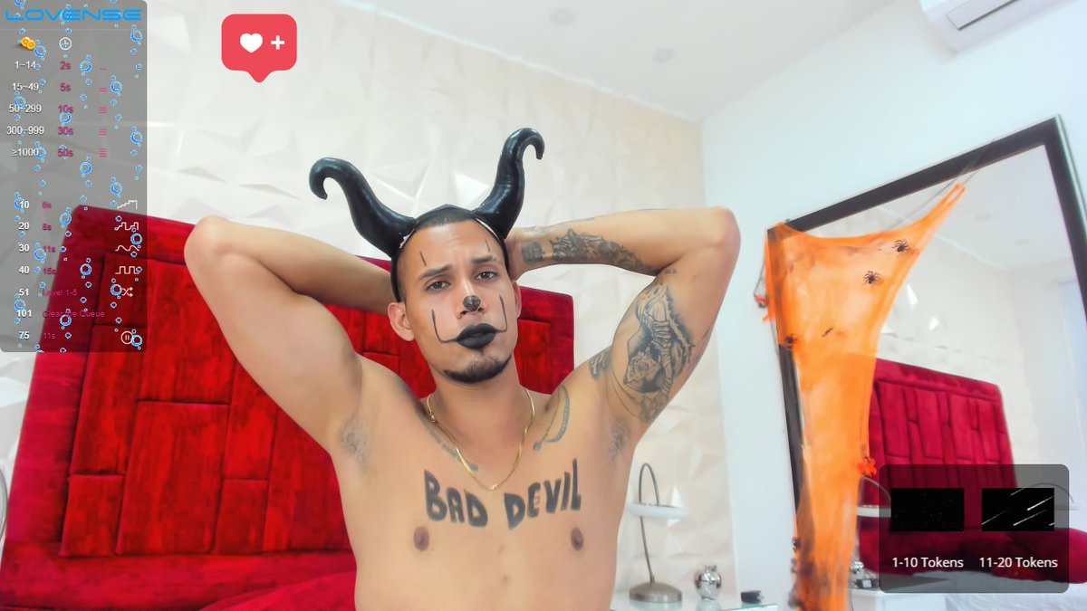 Kim_andKanye's tweet photo. Let's enjoy this Spooky Season with the Best Attitude on @Cam4 with the #SpookyBoooster, come with me... i'll be waiting for you.https://t.co/YwzTT0GzXS https://t.co/UrdfU0moSt