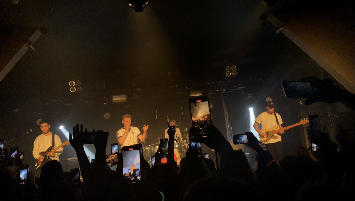 abi☁️ tweet media