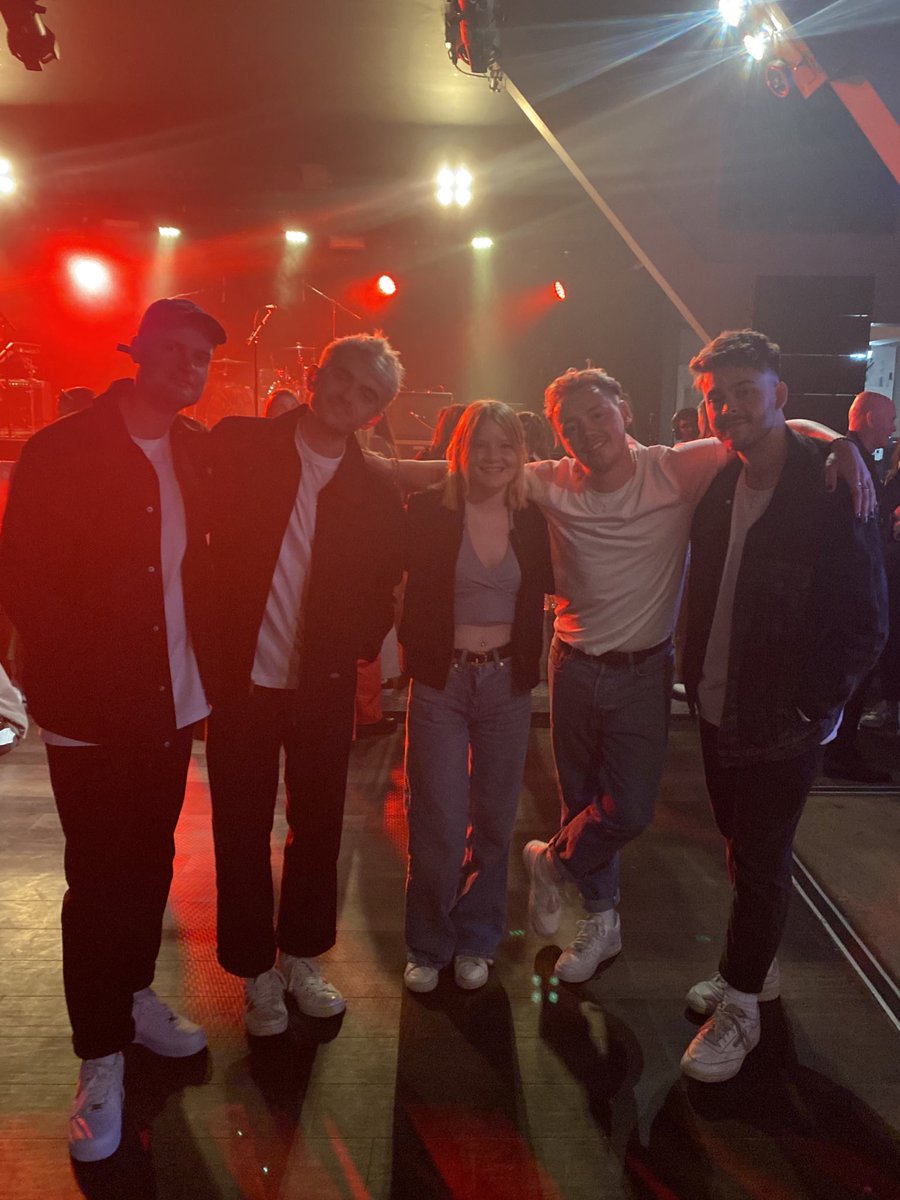 abi☁️ tweet media