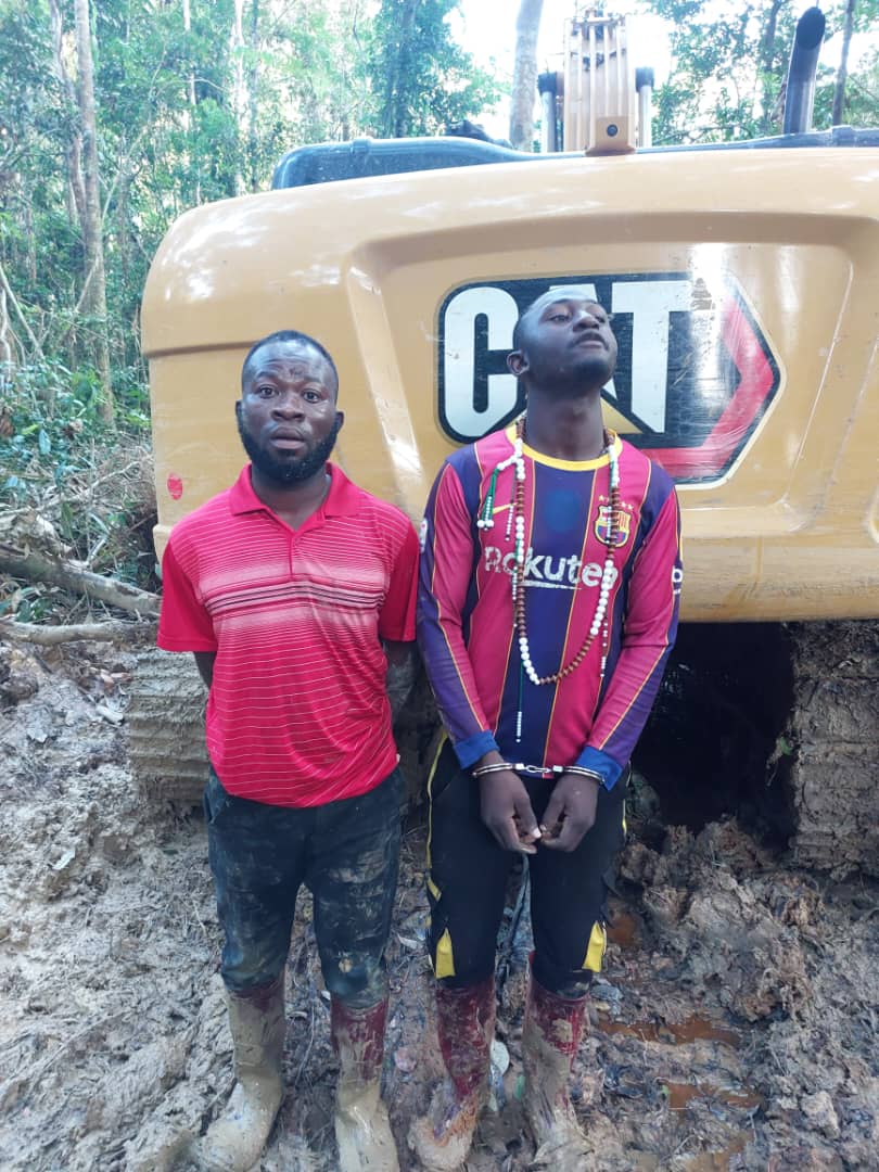 news_ghana's tweet photo. Police Grab 3 Chinese, 2 Ghanaians Galamseyers’ In Neung South Reserve https://t.co/rU2z51F4s8 #Crime #2GhanaiansGalamseyers #3Chinese #excavators #GoMissing https://t.co/iSAwo3QNaN
