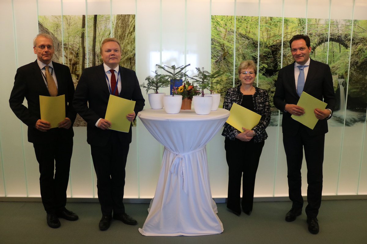 AustriaatEU's tweet photo. Today 🇦🇹 together with 🇫🇮 🇸🇪 🇸🇮 officially formed the #ForForest Group to promote and continue sustainable 🌳🌲management throughout 🇪🇺 https://t.co/QmeVJNf0oM
