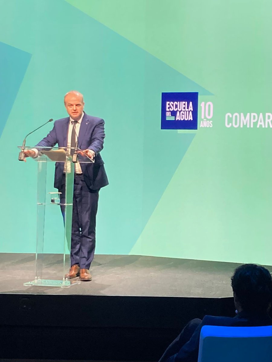 albertcaste's tweet photo. 🎂 Avui he participat com a secretari d’@empresacat en el 10è aniversari de l’Escola de l’Aigua. 

💧He volgut destacar el lideratge d’@Agbar en:

1️⃣ Col·laboració público-privada
2️⃣ FP Dual
3️⃣ Compromís amb l’ODS #6, en l’episodi més gran de sequera en 2 segles a casa nostra! https://t.co/uvnI3hn4zR