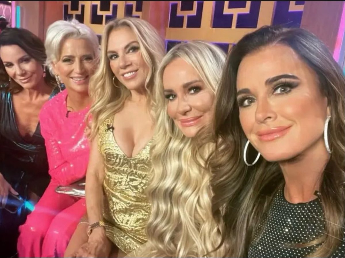 Who watched @Andy’s Legends Ball last night on @BravoWWHL? I had a blast with all of my Housewife friends (old and new)… 🍊💎 #WWHL #BravoCon #RHOC #RHOBH #RHUGT #RHUGT2
