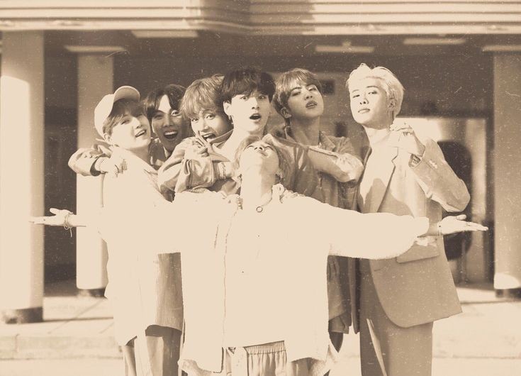 Mic ꪜ₊˚⊹ᡣ𐭩 BTS YEAR tweet media