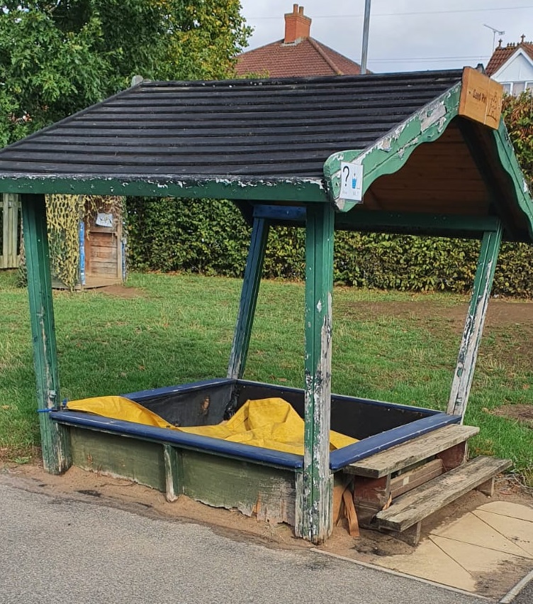 414fencing's tweet photo. A school in #Stevenage has an old sand pit they want replacing as their current one is looking worse for wear. It's nearly ready and due for out delivery fairly soon. #hertfordshire #stevenage #bespoke #schools #harlow #essex #sheds #sandpit #gardens #hertford #school https://t.co/2M2YVV8tVS
