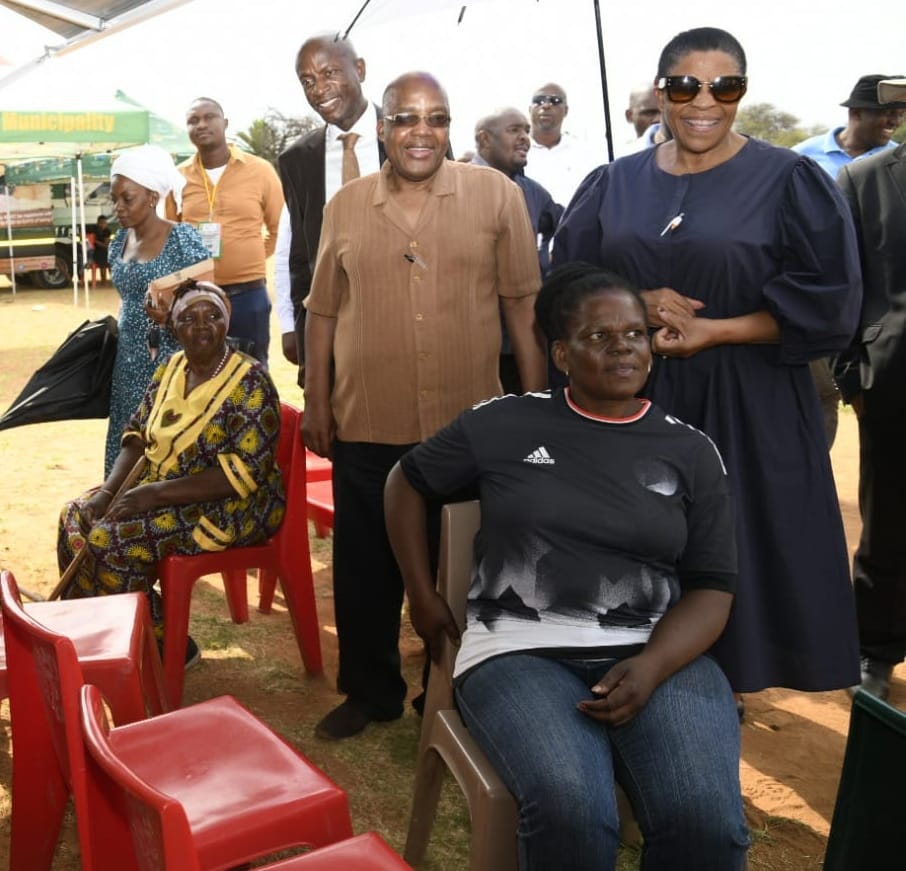 Min Motsoaledi and Cllr Nondzaba monitor services at the Lepono school grounds in Mathibestad, NW. #DHAServiceDelivery