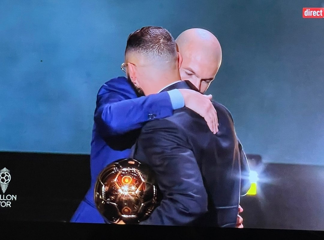 KabyleHistoire's tweet photo. Les deux #BallonDor du maghreb viennent de Kabylie 🔰 https://t.co/5iwDvebQC0