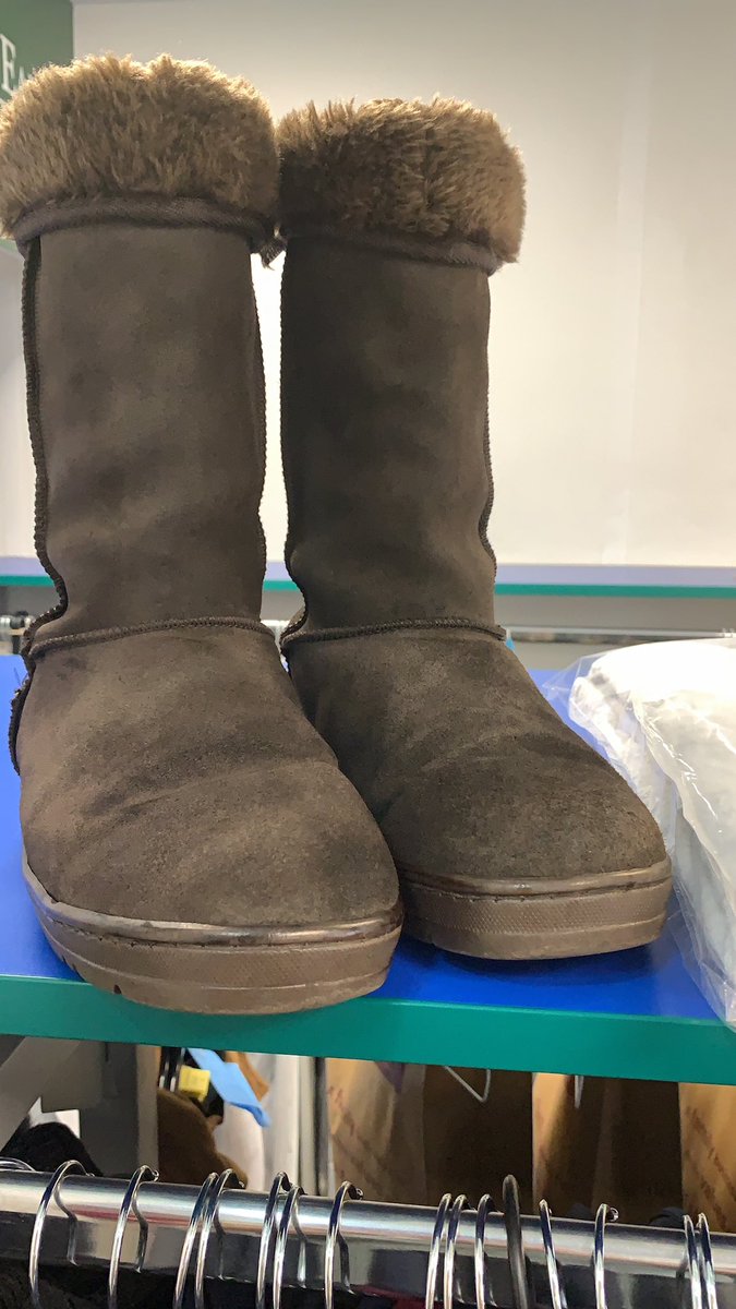 WilmslowJohnson's tweet photo. Clean and repair on some UGG style boots all ready for winter ! Toasty warm feet ! https://t.co/1AyNt2ZQIT