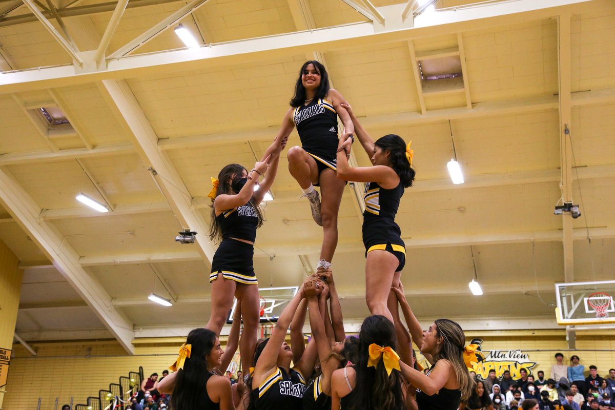 nainazaara's tweet photo. Homecoming Rally. For @MVLAHSD. https://t.co/8YJ8cW27uP
