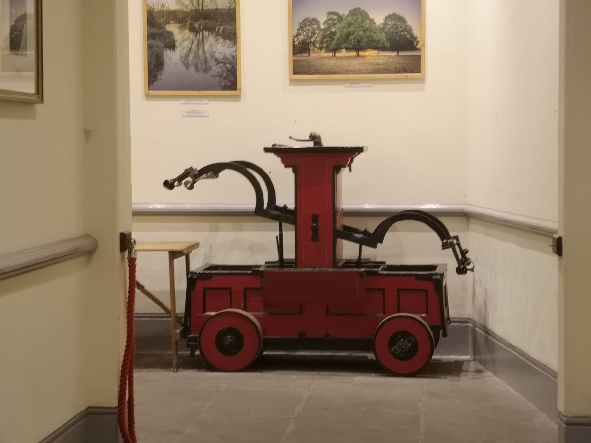 KTTravelbug's tweet photo. @TheMERL Thank you so much for the warning. When I checked my Hungerford treats I discovered this 18th century fire pump!😁 (It's usually on display in Hungerford's Corn Exchange and Town Hall). https://t.co/EHWnKOqtz0