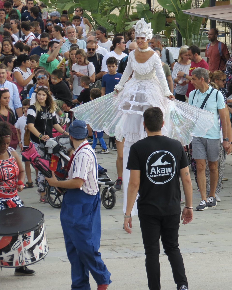 🤩 #AkawTEAM 🤝 #LaSaludable 💚

Qué mejor manera de celebrar el #DíaMundialDeLaAlimentación que con un evento solidario en el que nos acompañaron más de 2️⃣.5️⃣0️⃣0️⃣ personas para promover juntos, a través de actividades en familia, hábitos de vida saludables.