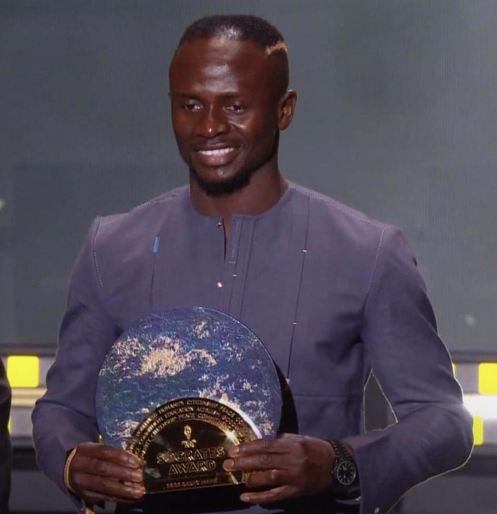 toidumonde's tweet photo. Félicitations à #sadiomanequi remporte le #SocratesAward pour son engagement social au #Senegal https://t.co/qUWhuAljMj