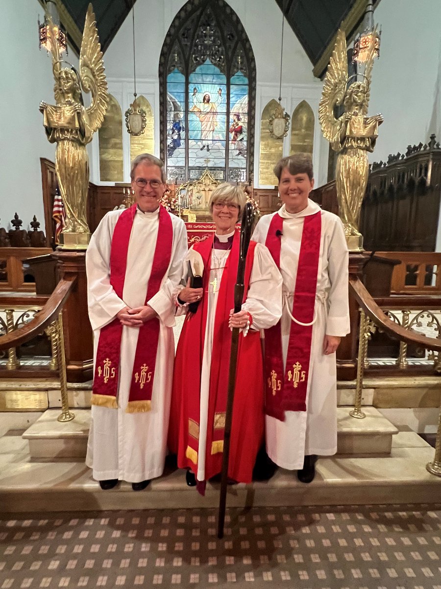 Congratulations to The Rev. Dr. Duncan Johnston on a wonderful Celebration of New Ministry on Oct. 12, 2022!  Rev. Johnston began his ministry at St. John's Episcopal Church, Montgomery this fall. 
Pictured: Rev. Johnston, Bishop Glenda Curry, and the Rev. Dr. Deonna Neal.