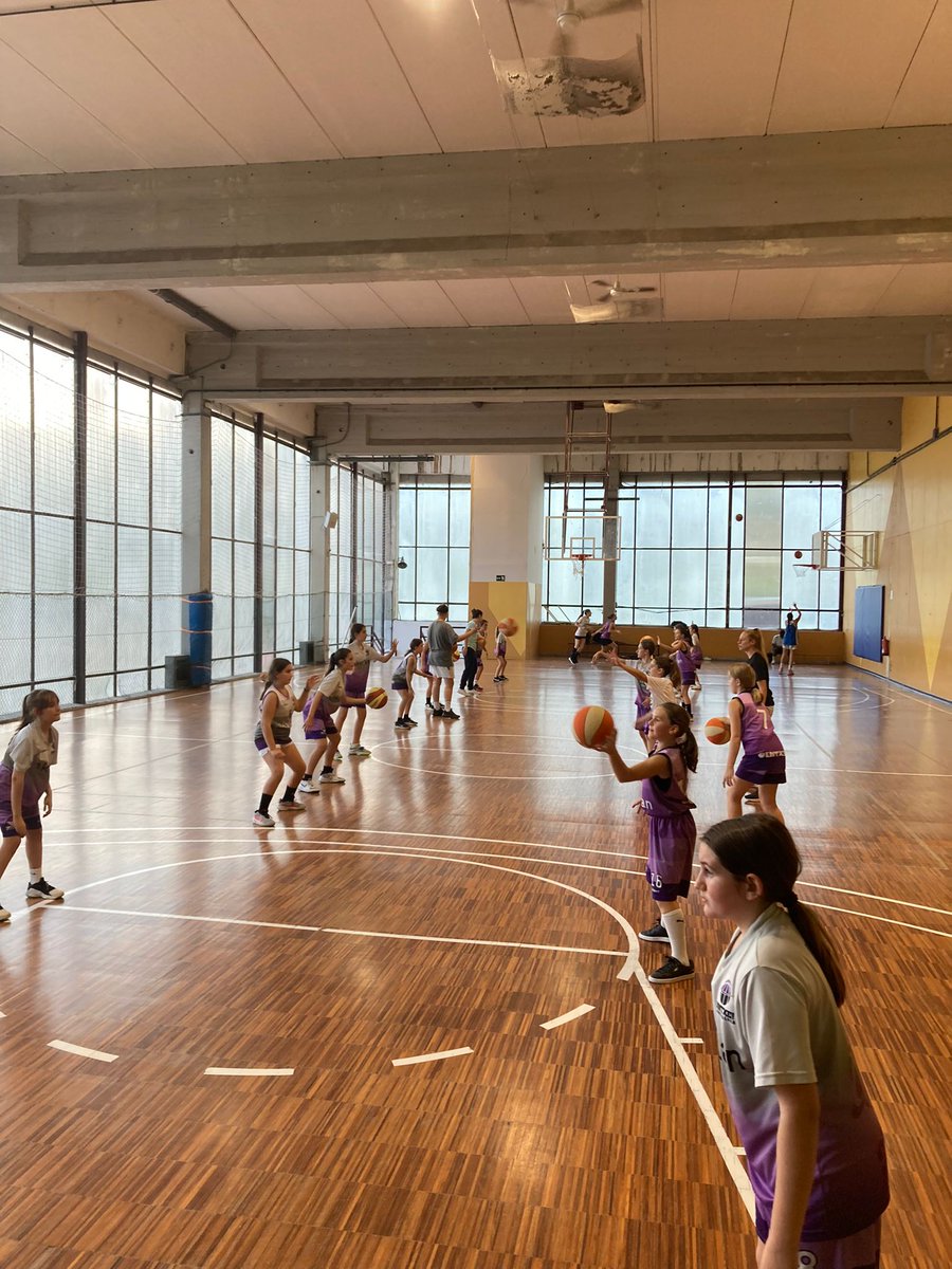Ointxe's tweet photo. Kimuak ere #JoTaKe 🔥⛹️♀️
Beraiekin #LanDaLan nazionaleko neskak, #IkusietaIkasi 🔴
#neskenproiektua #HarrobiaEraikiz #saskibaloia #ilusioa #pasioa #ointxeNeskak 💯💯😈
Ikerlan #taldelana 💜 https://t.co/7Sk5aZfSto