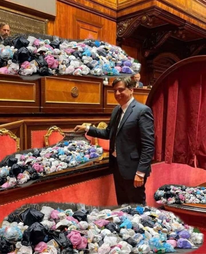 DavideR46325615's tweet photo. Questo è Salvo Pogliese.
È stato condannato per peculato a 4 anni e 3 mesi, secondo l'accusa si sarebbe appropriato di circa 80.000 €.
Sospeso dalla carica di sindaco di Catania per la legge Severino, ha lasciato la città invasa da immondizia, e Giorgina lo promuove in Senato. https://t.co/bN348vfOIU
